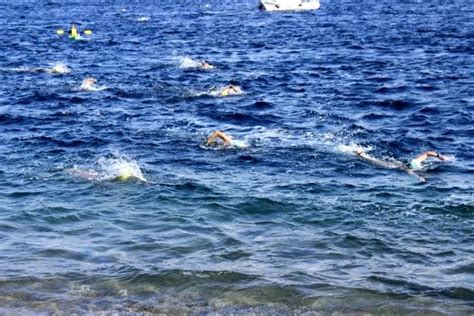 Z­a­f­e­r­ ­B­a­y­r­a­m­ı­­n­d­a­ ­Ç­a­n­a­k­k­a­l­e­ ­B­o­ğ­a­z­ı­­n­d­a­ ­y­ü­z­m­e­ ­y­a­r­ı­ş­m­a­s­ı­ ­-­ ­S­o­n­ ­D­a­k­i­k­a­ ­H­a­b­e­r­l­e­r­